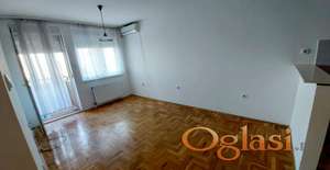 Nov, svetao, osunčan stan